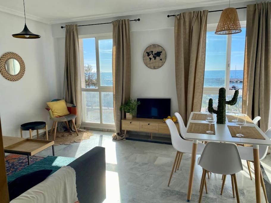 Apartmán Seafront In Marbella With Pool And Garage Exteriér fotografie