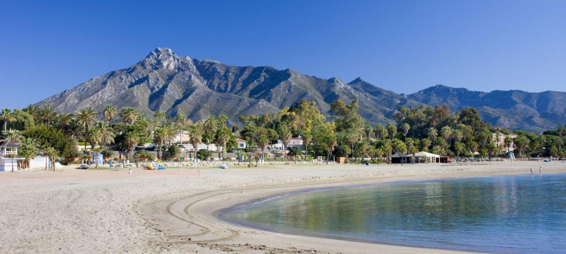 Apartmán Seafront In Marbella With Pool And Garage Exteriér fotografie