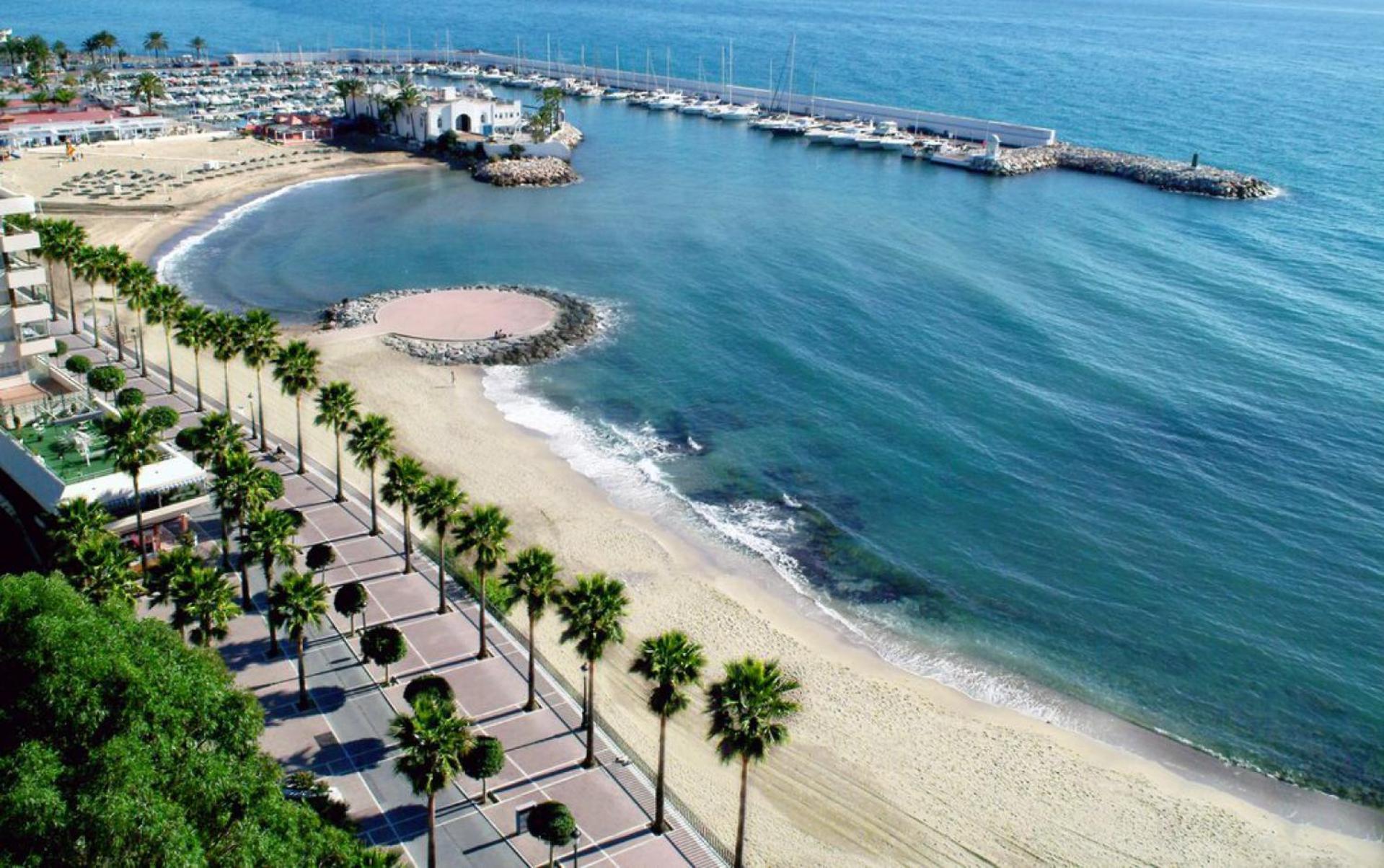 Apartmán Seafront In Marbella With Pool And Garage Exteriér fotografie