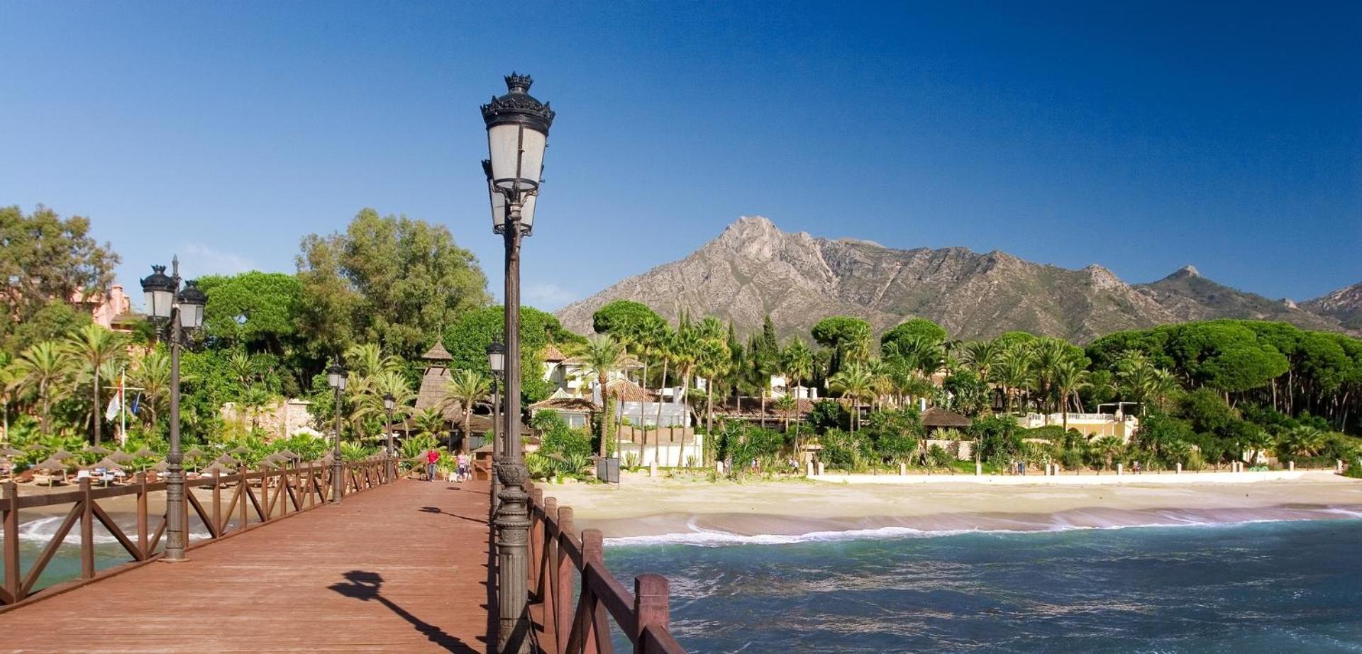 Apartmán Seafront In Marbella With Pool And Garage Exteriér fotografie