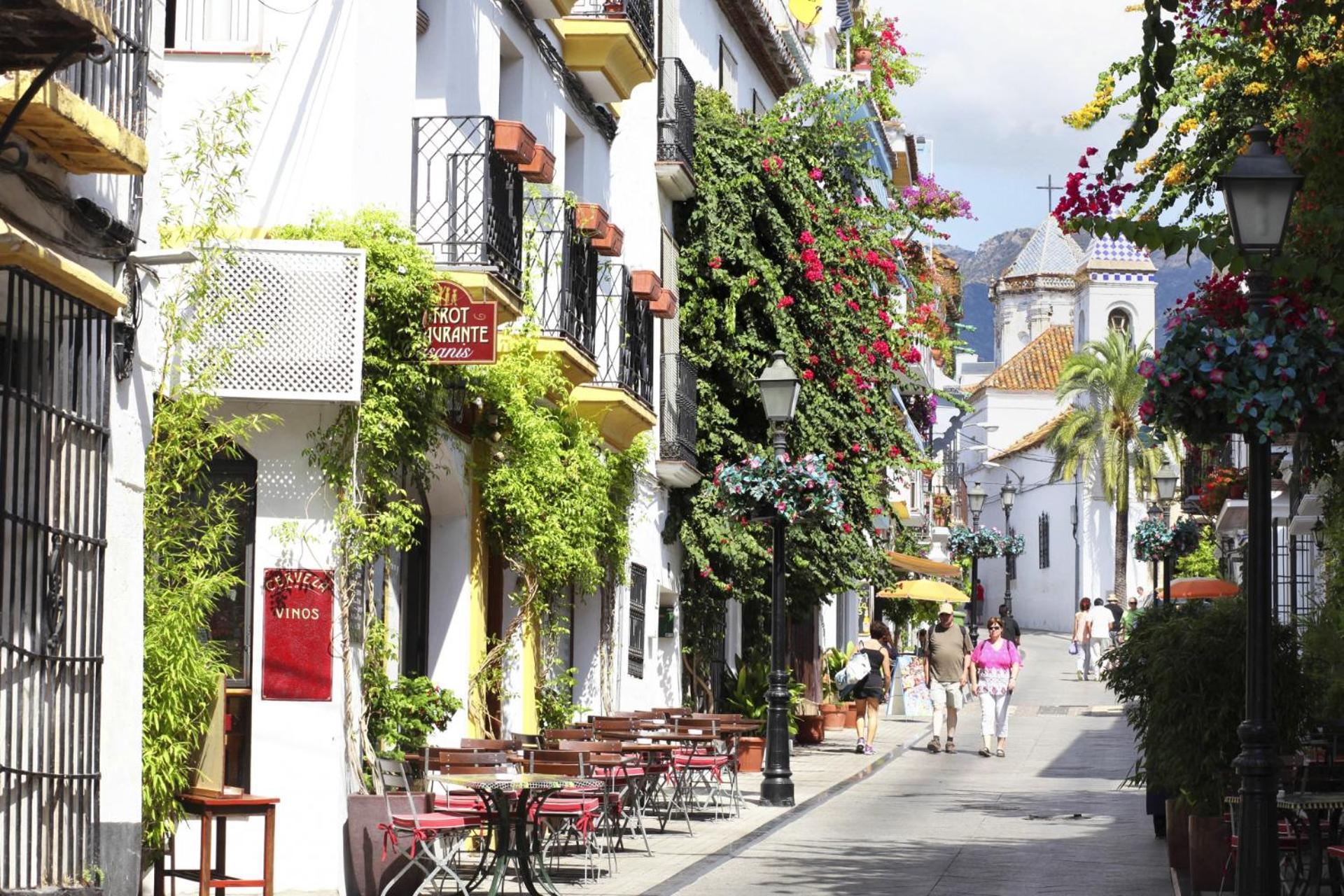 Apartmán Seafront In Marbella With Pool And Garage Exteriér fotografie